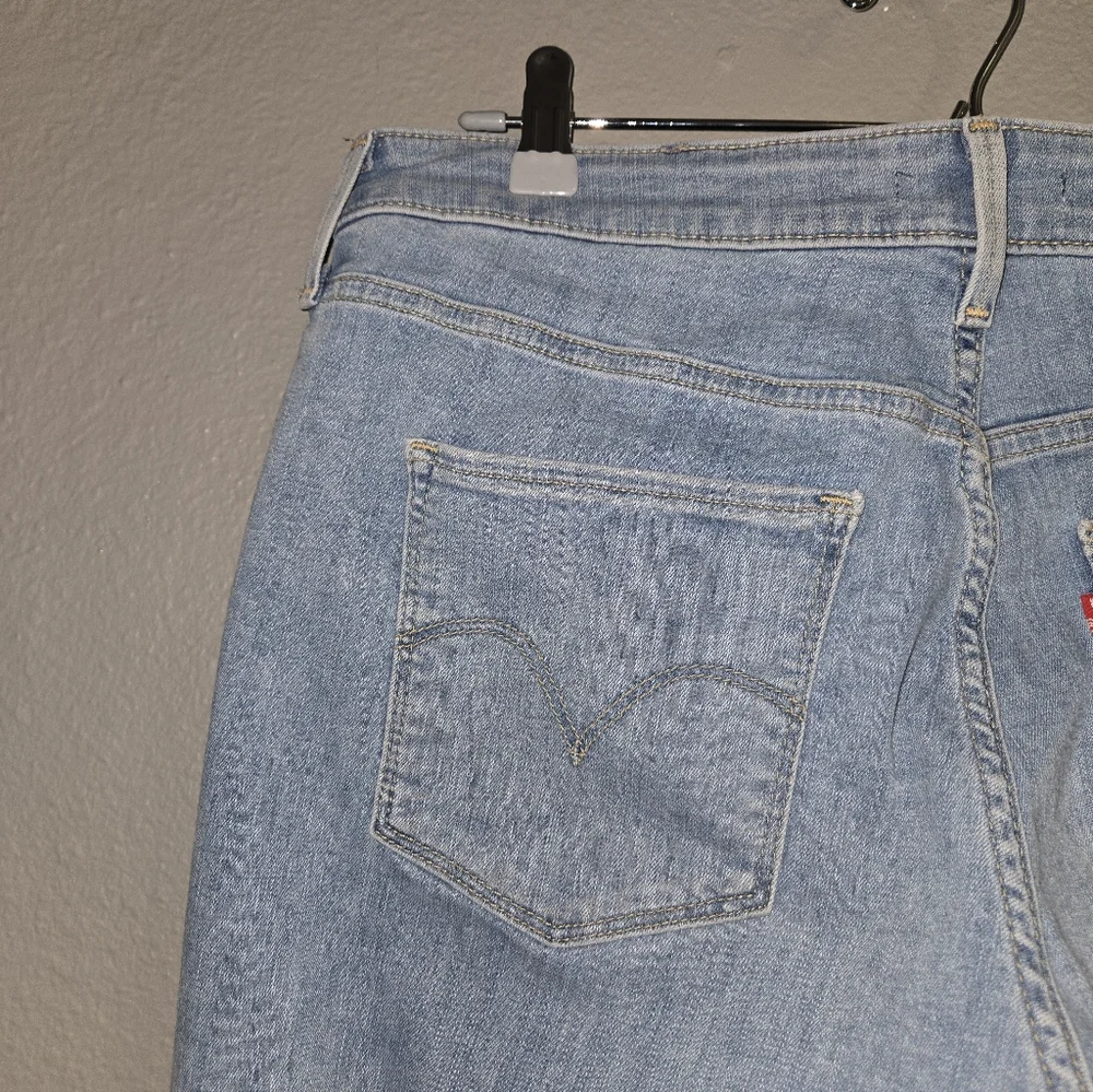 Levis Classic Mid Rise Skinny Lightwash Buttonfly Jeans Size 16